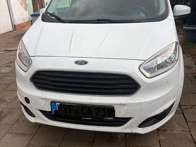 Gebraucht Ford Tourneo Courier Trend 101 PS (74 kW) 2016 Weiß Van / Kleinbus
