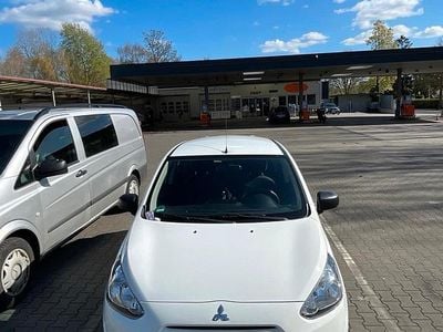 Gebraucht Mitsubishi Space Star 80 PS (58 kW) 2013 Weiß Van / Kleinbus
