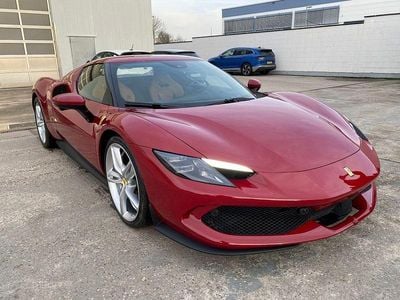 Gebraucht Ferrari 296 829 PS (609 kW) 2024 Rosso mugello Coupé