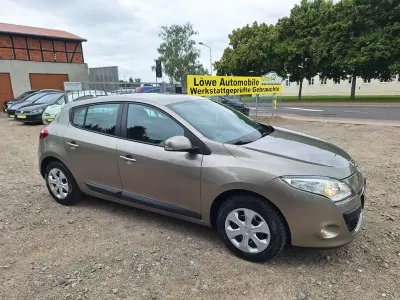 Gebraucht Renault Mégane 101 PS (74 kW) 2011 Grau Limousine