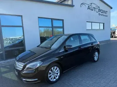 Gebraucht Mercedes B180 109 PS (80 kW) 2012 Schwarz Kleinwagen
