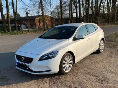 Gebraucht Volvo V40 Linje You! 120 PS (88 kW) 2015 Weiß Limousine