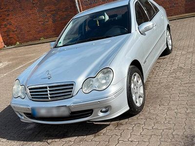 Gebraucht Mercedes C200 122 PS (89 kW) 2005 Silber Limousine