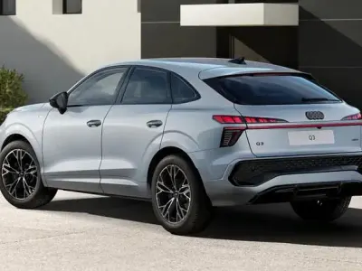 Neu Audi Q3 Sportback Ambiente 265 PS (194 kW) 2026 Pfeilgrau perleffekt pfeilgrau perleffekt SUV