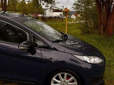 Gebraucht Ford Fiesta Ambiente 60 PS (44 kW) 2016 Blau Kleinwagen