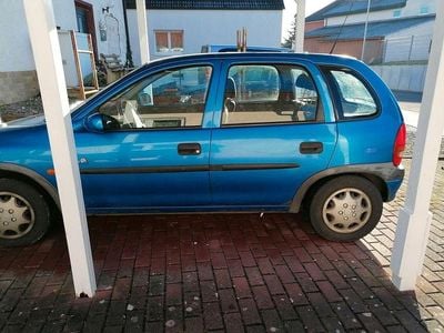 Blau Gebraucht 1998 Opel Corsa Limousine | 800 € (Guter Preis)