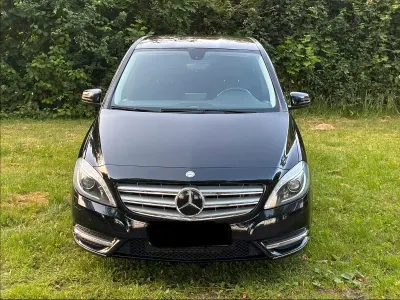 Gebraucht Mercedes B180 122 PS (89 kW) 2014 Schwarz Kleinwagen