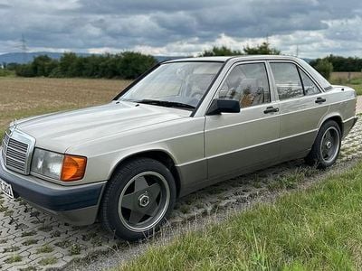 Gebraucht Mercedes 190 109 PS (80 kW) 1992 Gold Limousine