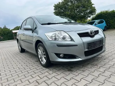 Gebraucht Toyota Auris Team 124 PS (91 kW) 2009 Silber Kleinwagen