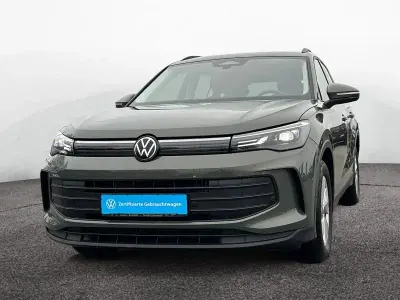 Gebraucht VW Tiguan Basis 131 PS (96 kW) 2024 Grün SUV