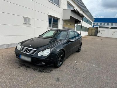 Gebraucht Mercedes C220 143 PS (105 kW) 2003 Schwarz Coupé