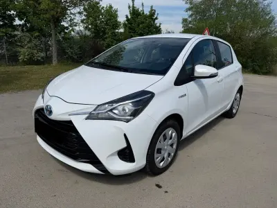 Gebraucht Toyota Yaris Hybrid Business Edition 101 PS (74 kW) 2020 Weiß Limousine