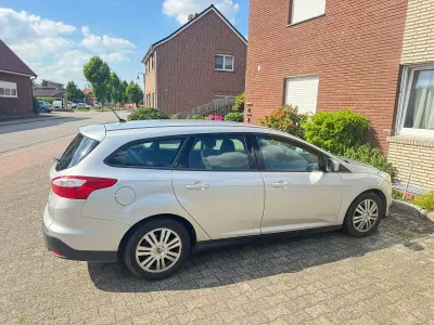 Gebraucht Ford Focus 95 PS (69 kW) 2013 Silber Kombi
