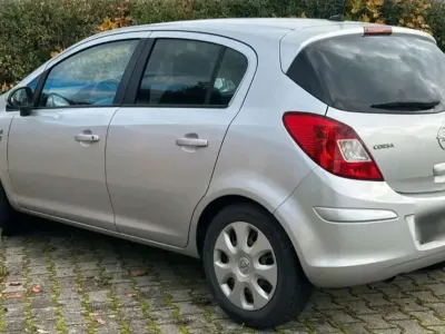 Gebraucht Opel Corsa Selection 75 PS (55 kW) 2010 Silber Kleinwagen