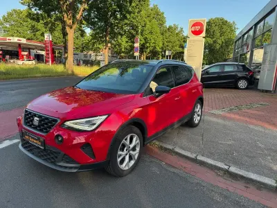 Używany Seat Arona FR 110 KM (80 kW) 2023 Czerwony SUV