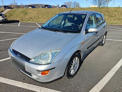 Gebraucht Ford Focus Ghia 130 PS (95 kW) 1999 Silber Limousine