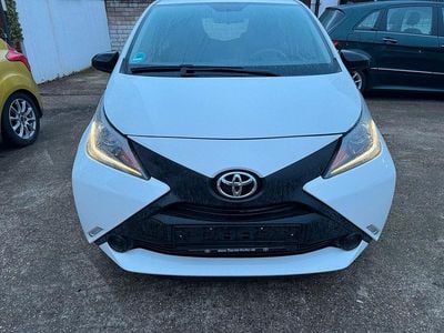 Gebraucht Toyota Aygo 69 PS (50 kW) 2017 Weiß Kleinwagen