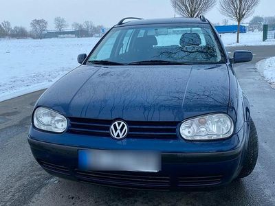 Blau Gebraucht 2000 VW Golf IV Kombi | 1.200 € (Etwas zu teuer)