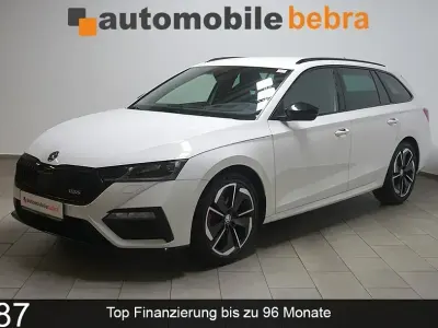 Używany Skoda Octavia RS 200 KM (147 kW) 2023 Biały Kombi