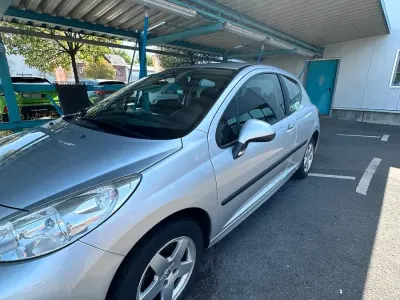 Gebraucht Peugeot 207 73 PS (53 kW) 2009 Grau Limousine