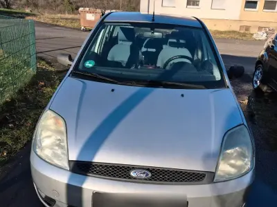 Usata Ford Fiesta 80 CV (58 kW) 2005 Argento Utilitaria