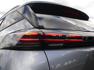 Gebraucht Peugeot 2008 Allure 131 PS (96 kW) 2024 Gris artense SUV