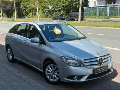 Gebraucht Mercedes B180 122 PS (89 kW) 2013 Silber Kleinwagen