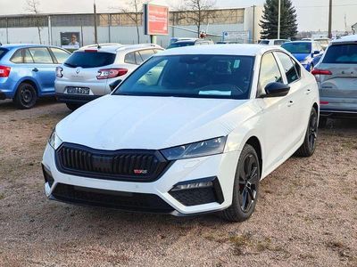 Weiß Gebraucht 2022 Skoda Octavia Limousine | 29.999 € (Guter Preis)