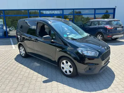 Gebraucht Ford Transit Courier Trend 101 PS (74 kW) 2018 Panther schwarz met. Van