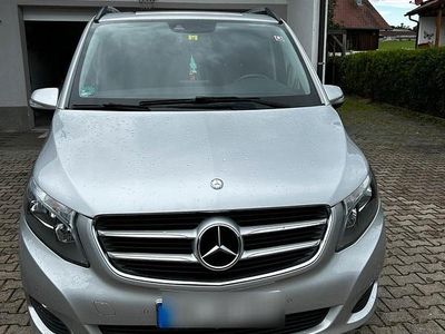 Mercedes V220