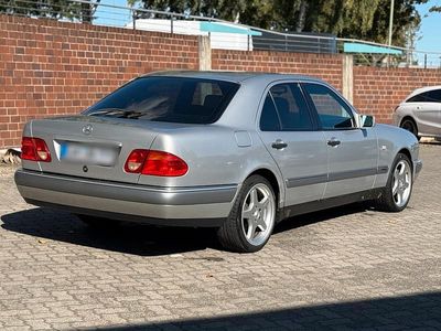 Mercedes E220