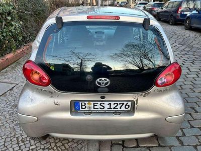 Gebraucht Toyota Aygo 68 PS (50 kW) 2008 Silber Kleinwagen
