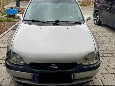 Usata Opel Corsa Edition 65 CV (47 kW) 2000 Grigio Berlina