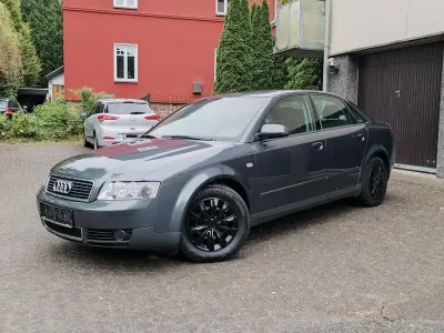Gebraucht Audi A4 102 PS (75 kW) 2003 Blau Limousine