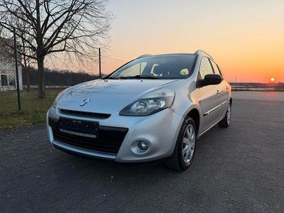 Gebraucht Renault Clio GrandTour Night&Day 101 PS (74 kW) 2010 Silber Kombi