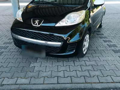 Gebraucht Peugeot 107 68 PS (50 kW) 2012 Schwarz Kleinwagen