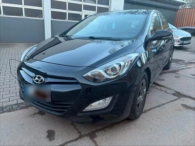 Gebraucht Hyundai i30 Edition 100 PS (73 kW) 2014 Schwarz Kleinwagen