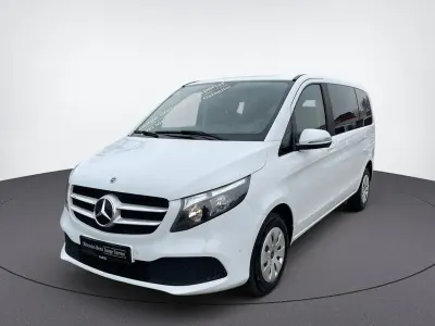 Gebraucht Mercedes V220 163 PS (119 kW) 2023 Arktikweiß Van / Kleinbus