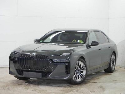 Gebraucht BMW 740 Sport Line 299 PS (219 kW) 2024 Grau Limousine