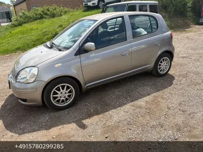 Używany Toyota Yaris Sol 87 KM (63 kW) 2004 Szary Hatchback