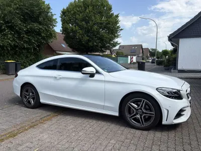 Gebraucht Mercedes C180 156 PS (114 kW) 2019 Weiß Coupé