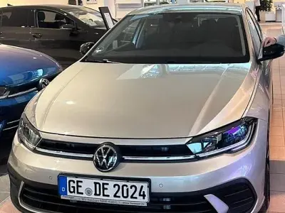 Używany VW Polo Move 95 KM (69 kW) 2024 Srebrny Hatchback