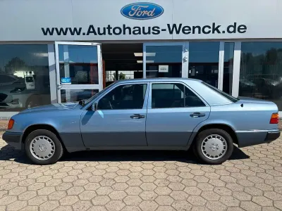 Gebraucht Mercedes E260 160 PS (117 kW) 1991 Blau Limousine