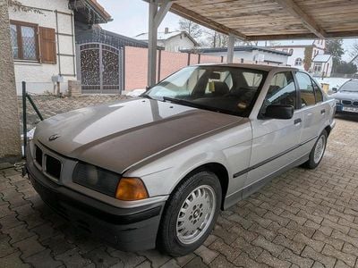 Silber Gebraucht 1991 BMW 318 Limousine | 2.888 €