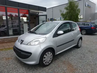 Gebraucht Peugeot 107 68 PS (50 kW) 2006 Grau Kleinwagen
