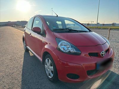 Gebraucht Toyota Aygo 68 PS (50 kW) 2009 Rot Kleinwagen