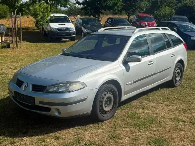 Gebraucht Renault Laguna III Avantage 135 PS (99 kW) 2007 Platingrau Limousine