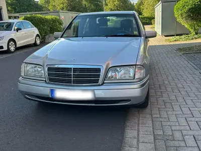 Gebraucht Mercedes C180 129 PS (94 kW) 1996 Silber Limousine