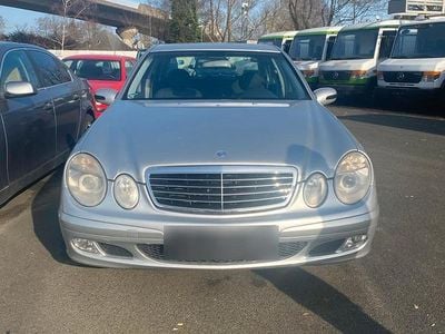 Gebraucht Mercedes E220 150 PS (110 kW) 2003 Silber Limousine