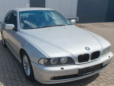 Gebraucht BMW 520 Lifestyle 170 PS (125 kW) 2001 Silber Limousine
